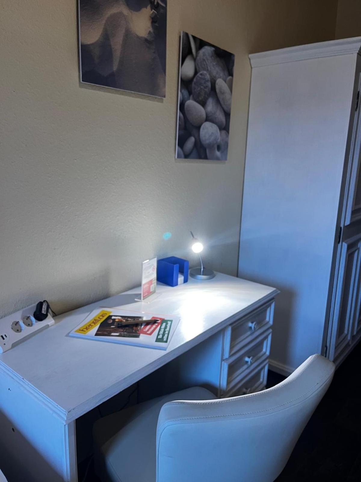 Henblas Hotel Neuenrade エクステリア 写真