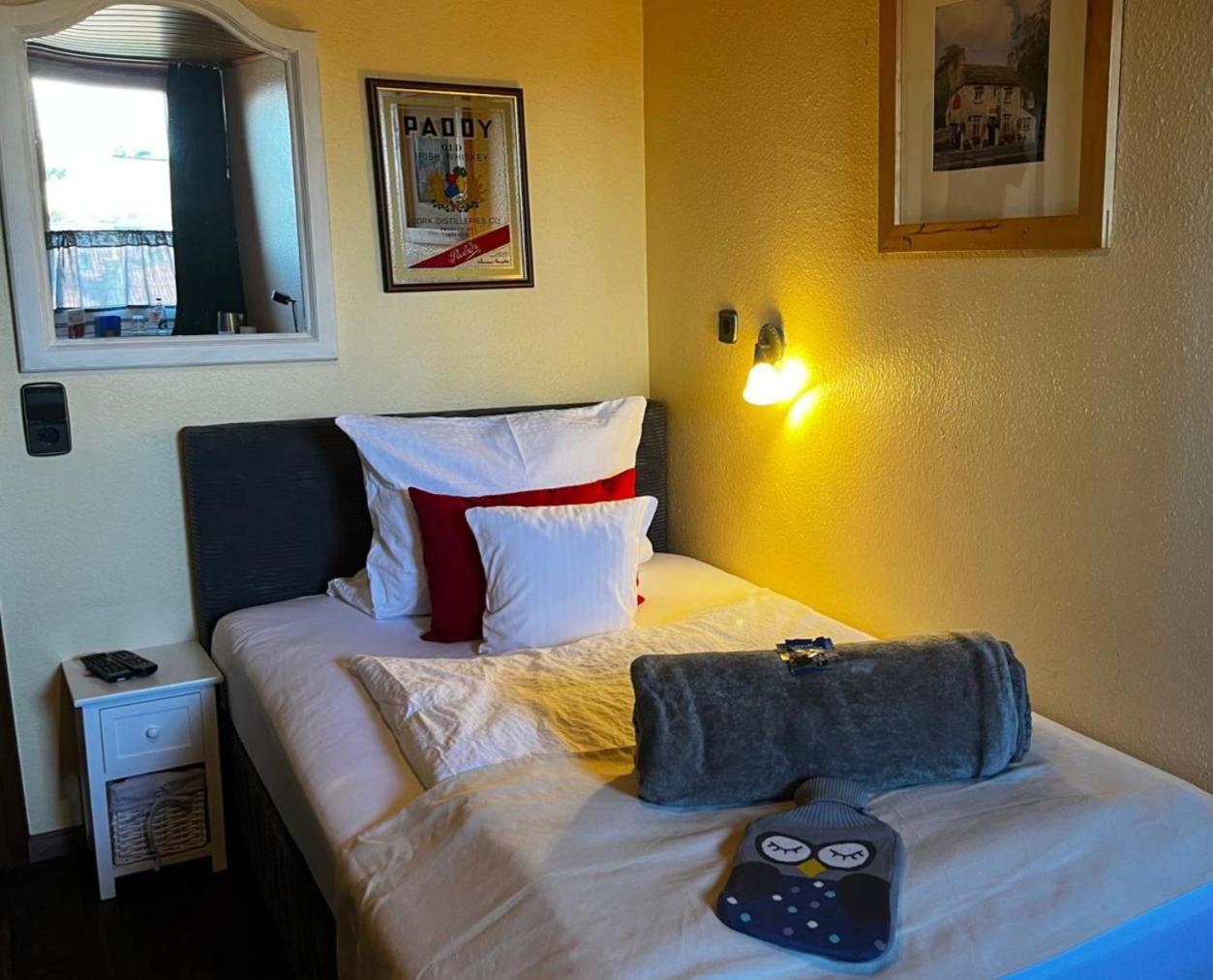 Henblas Hotel Neuenrade エクステリア 写真