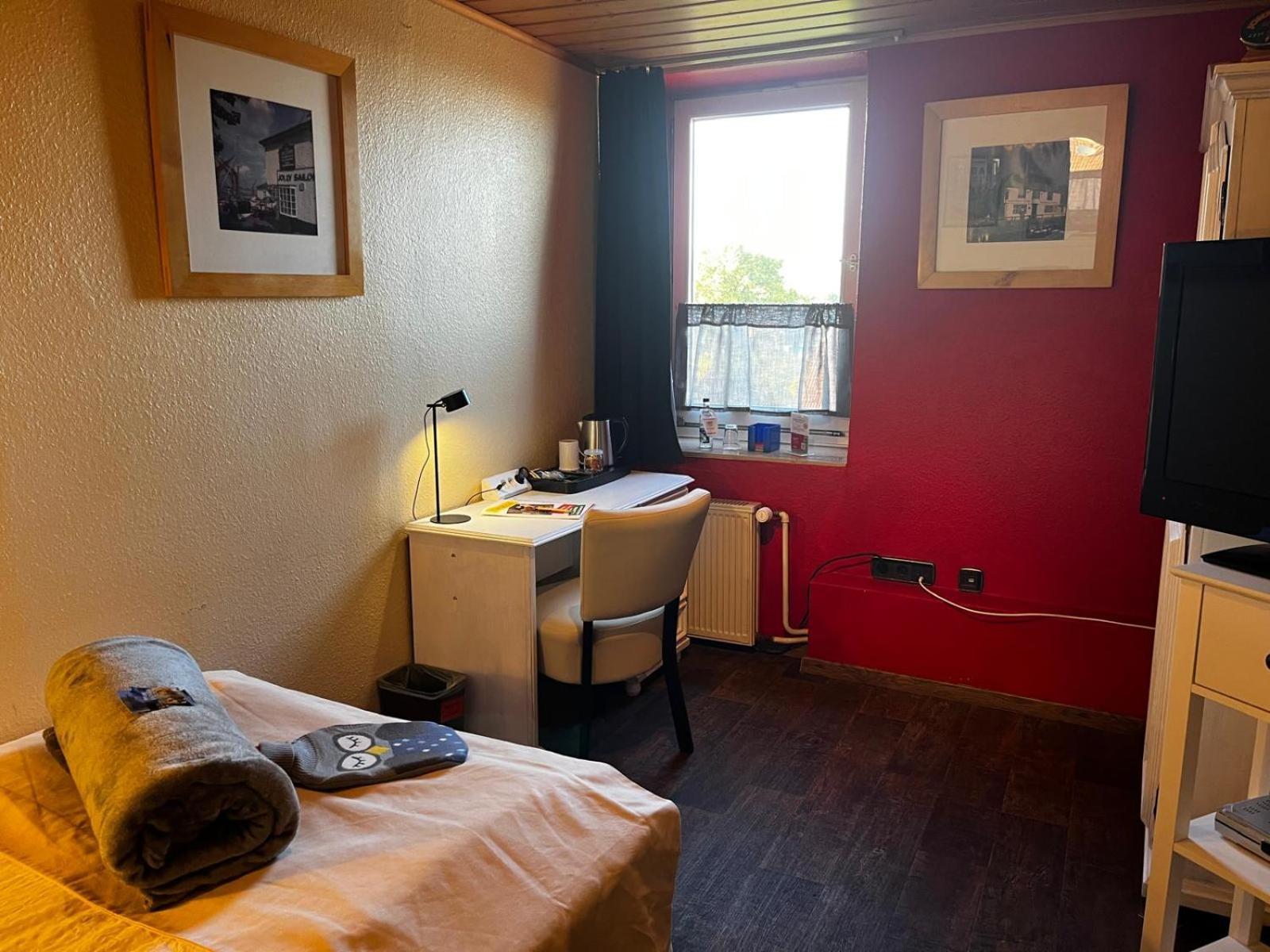 Henblas Hotel Neuenrade エクステリア 写真
