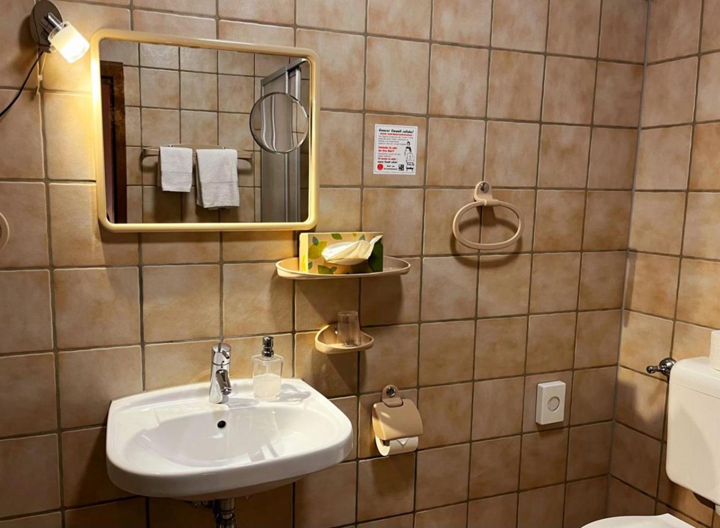 Henblas Hotel Neuenrade エクステリア 写真