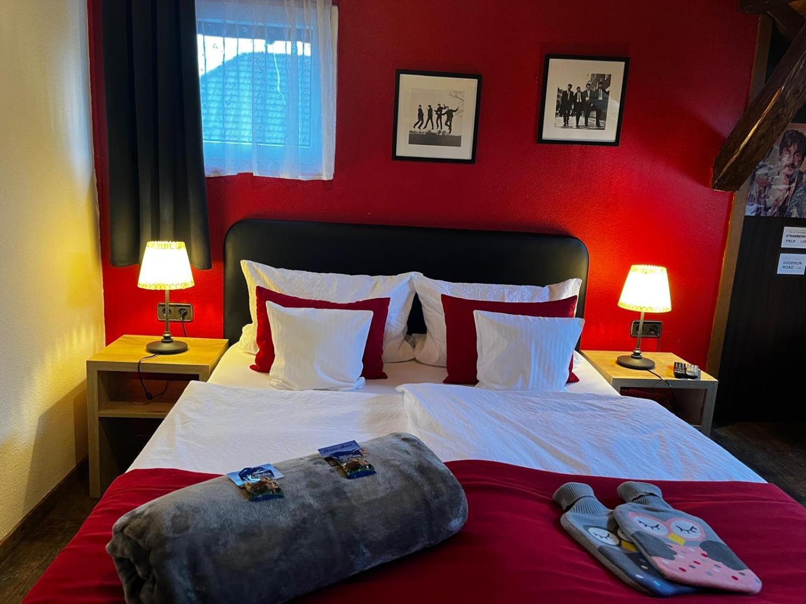 Henblas Hotel Neuenrade エクステリア 写真