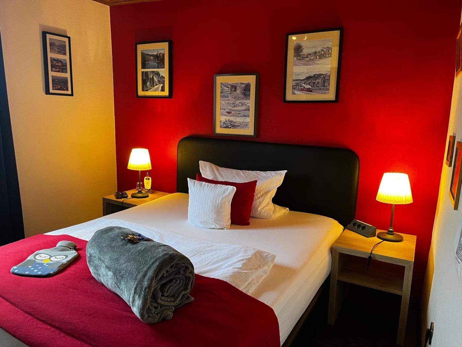 Henblas Hotel Neuenrade エクステリア 写真