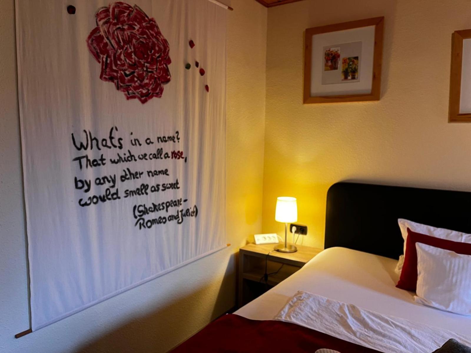 Henblas Hotel Neuenrade エクステリア 写真