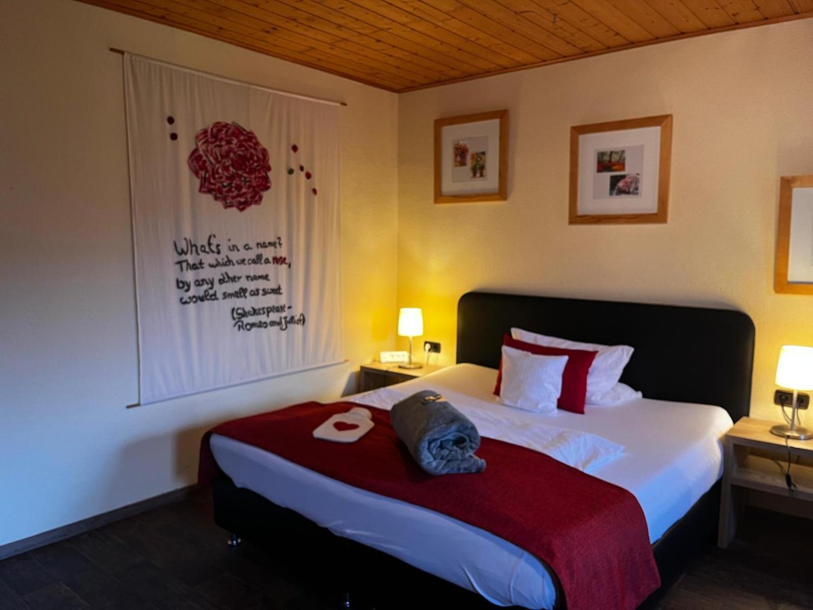 Henblas Hotel Neuenrade エクステリア 写真