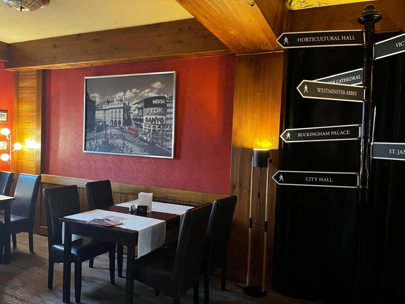 Henblas Hotel Neuenrade エクステリア 写真