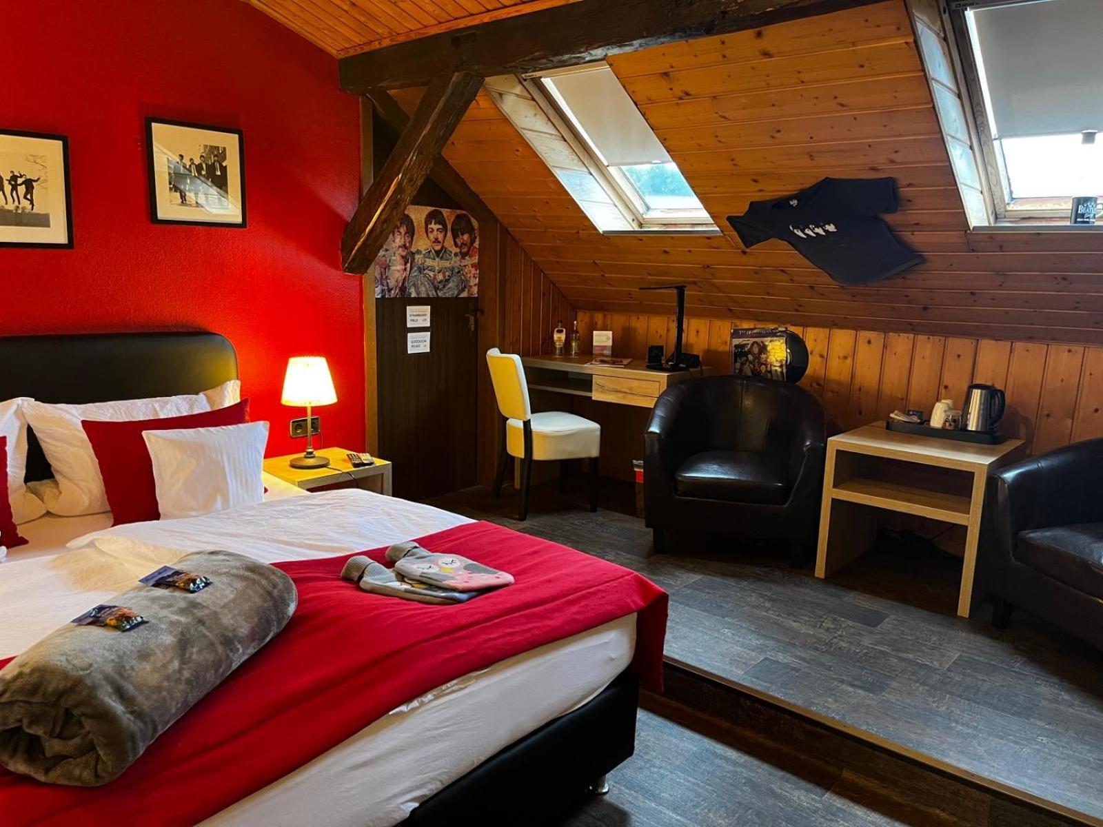 Henblas Hotel Neuenrade エクステリア 写真