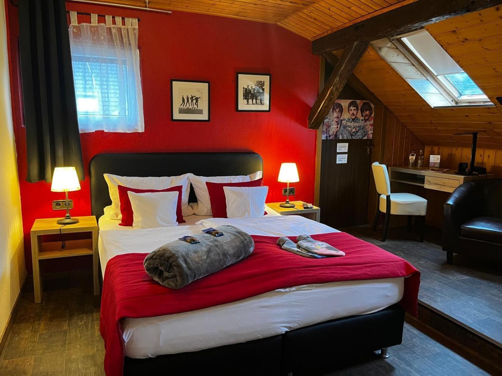 Henblas Hotel Neuenrade エクステリア 写真