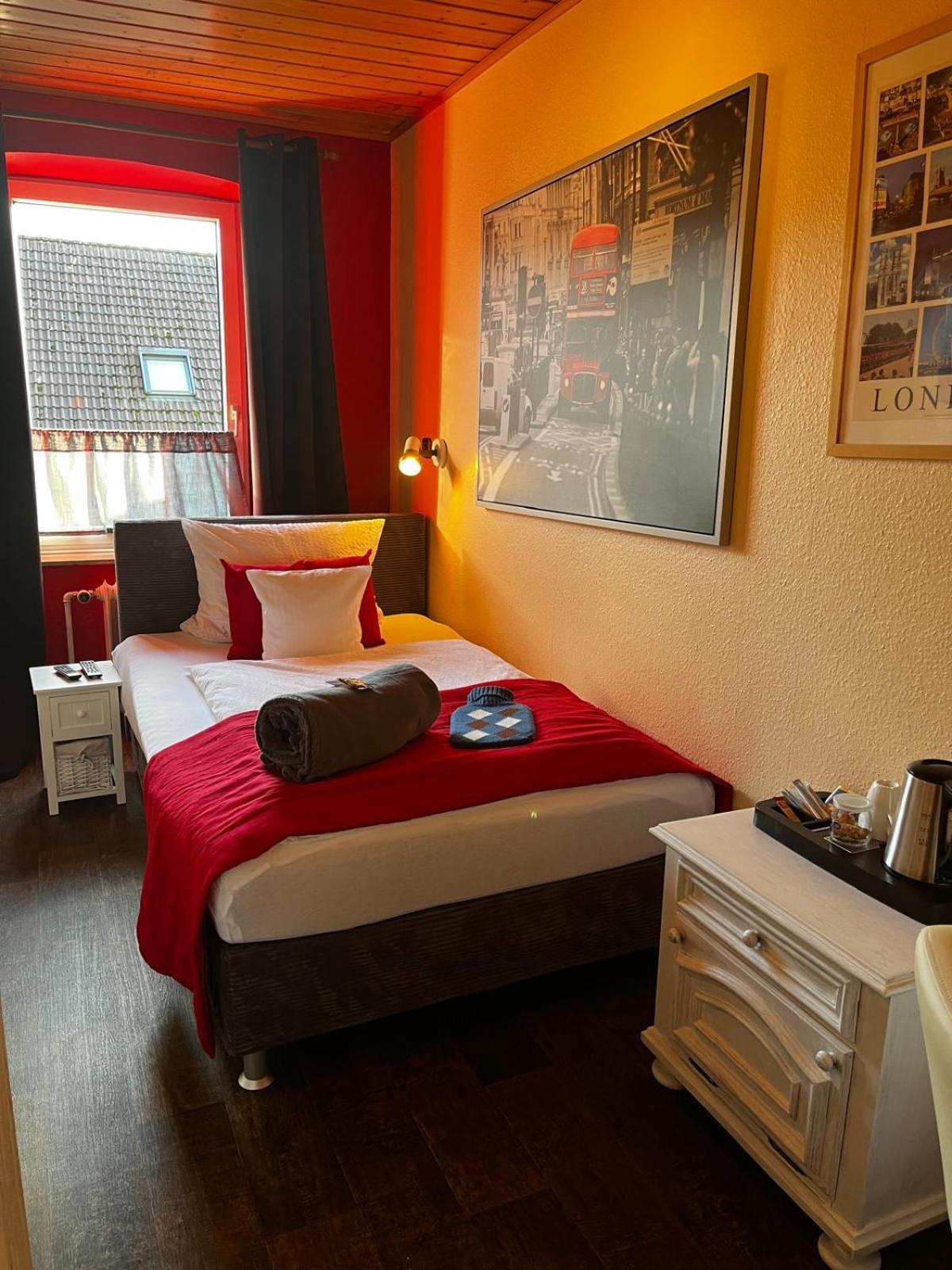 Henblas Hotel Neuenrade エクステリア 写真