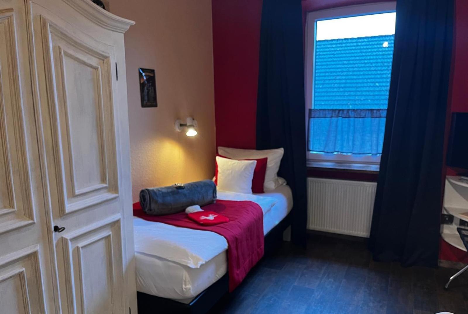 Henblas Hotel Neuenrade エクステリア 写真