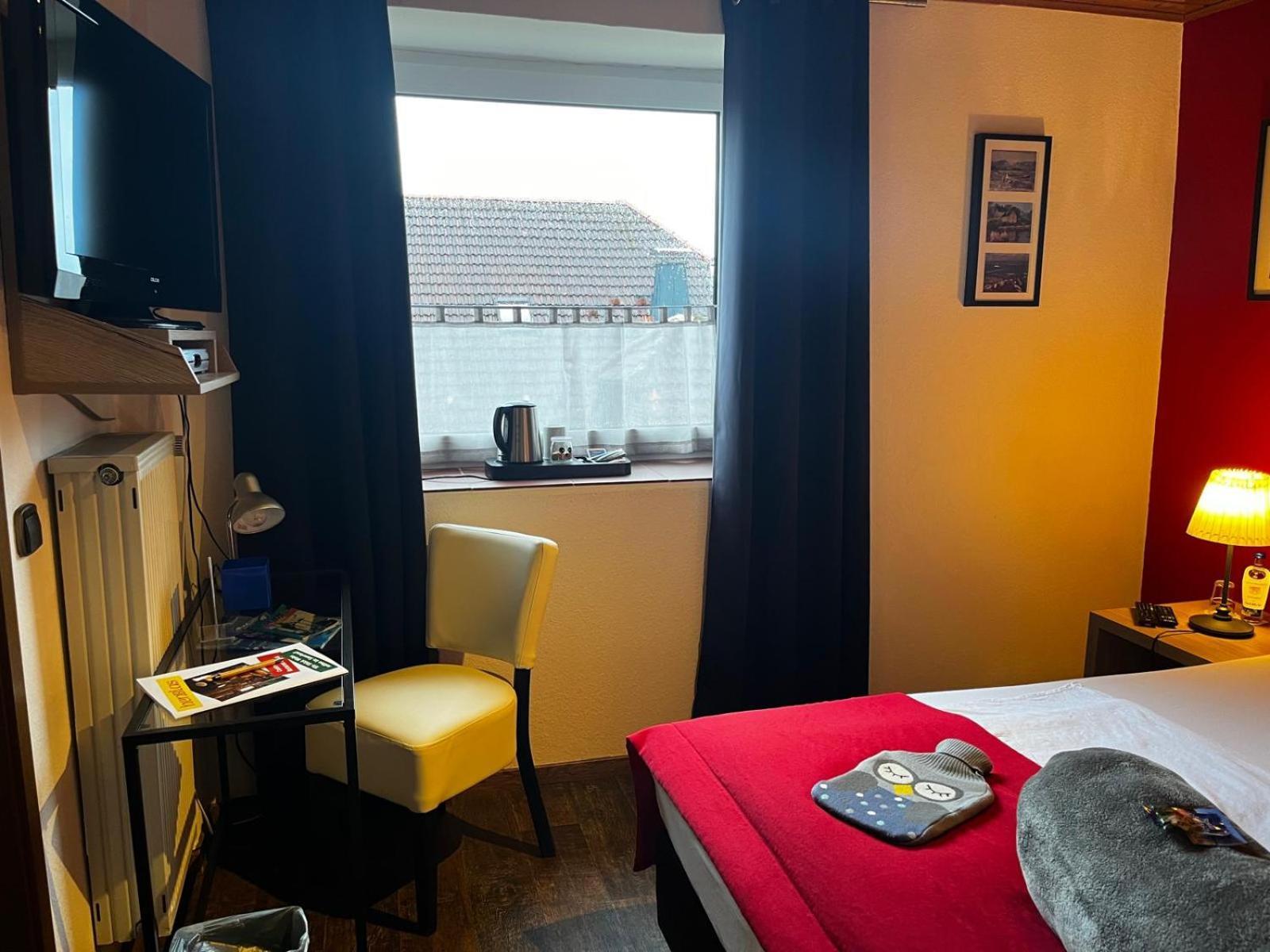 Henblas Hotel Neuenrade エクステリア 写真