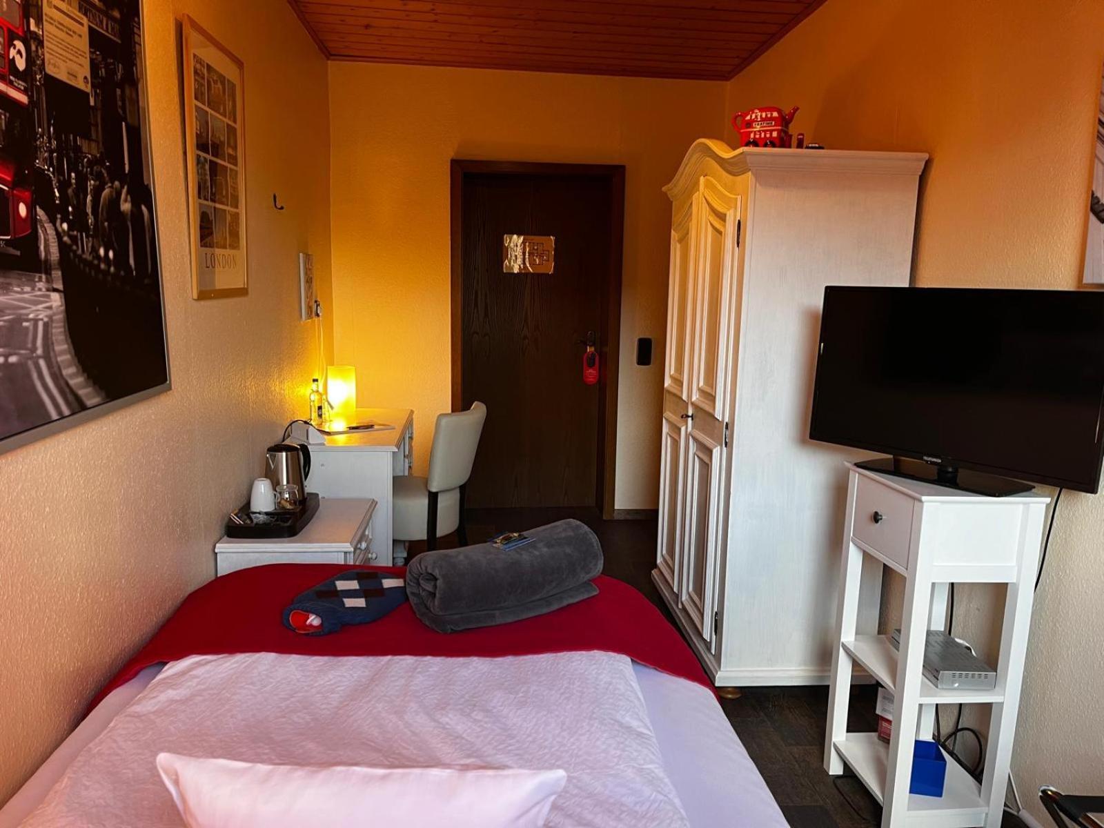Henblas Hotel Neuenrade エクステリア 写真