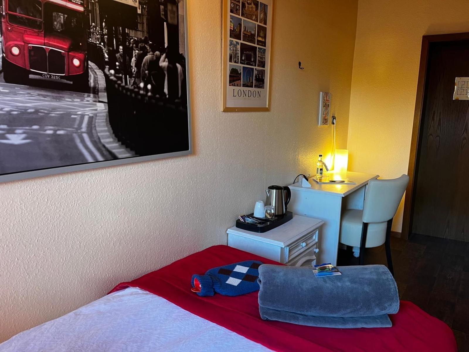 Henblas Hotel Neuenrade エクステリア 写真