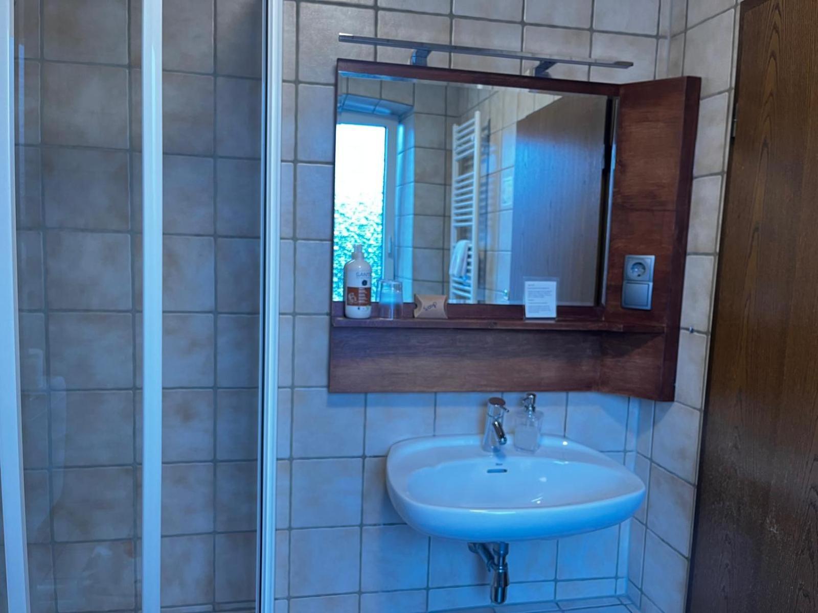 Henblas Hotel Neuenrade エクステリア 写真