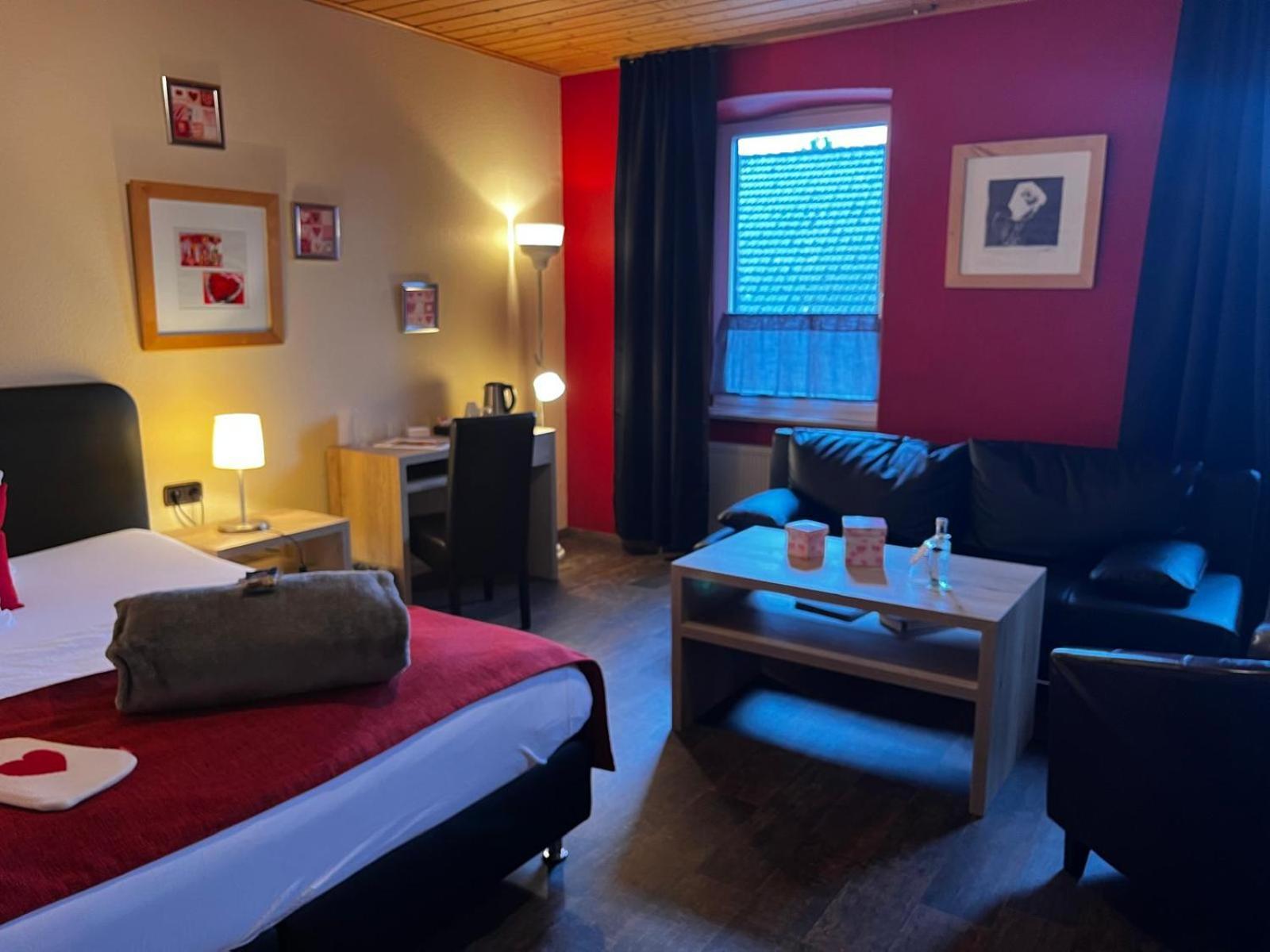 Henblas Hotel Neuenrade エクステリア 写真