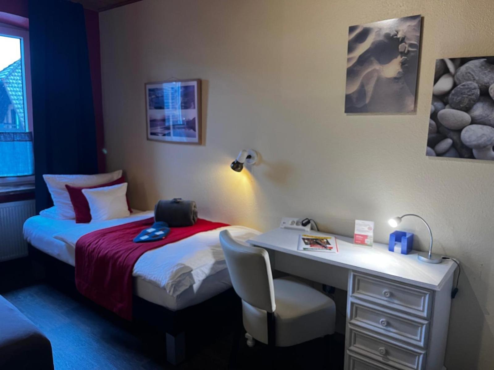 Henblas Hotel Neuenrade エクステリア 写真